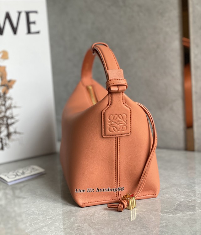 Loewe專櫃2022全新cubi全皮飯盒包 羅意威納帕牛皮便當包腋下包 型號10233 lyw1108